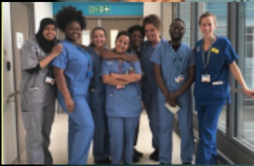 THE WOMAN WHO HAS FINISHED A MARATHON FASTEST DRESSED IN THE NURSE'S UNIFORM