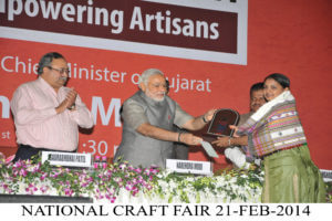 Indian Neelu Patel creates the world’s tallest pot with 5.950 paper sticks.
