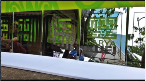 LONGEST MIRROR CARVING ART WORK