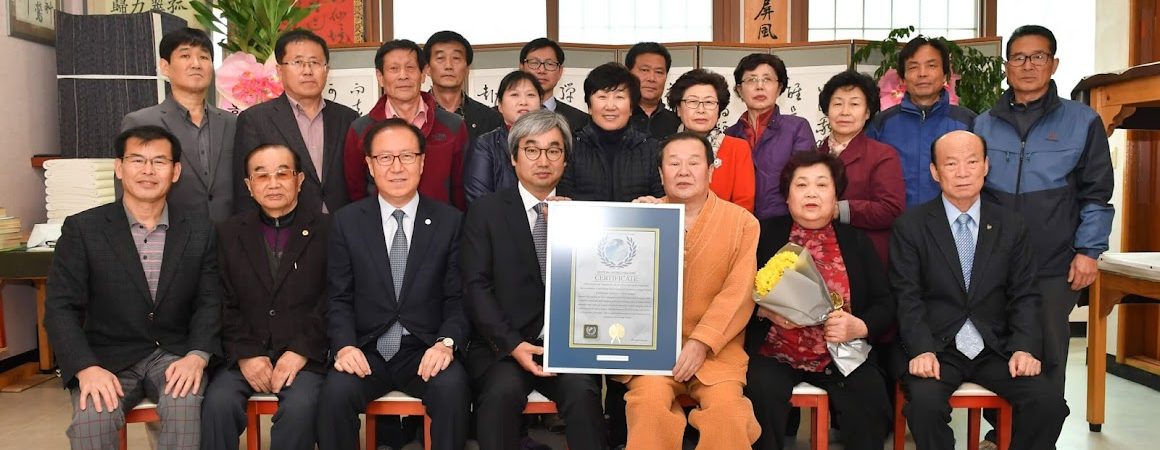 The World’s Largest Number of Calligraphy Works on a Folding Screen
