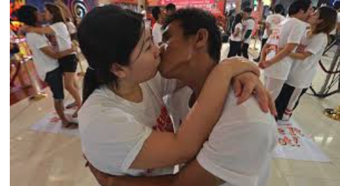The longest kiss in the world ever