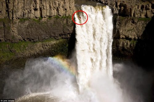 Tyler Bradt jump higher in a 189ft kayak (Official World Record)