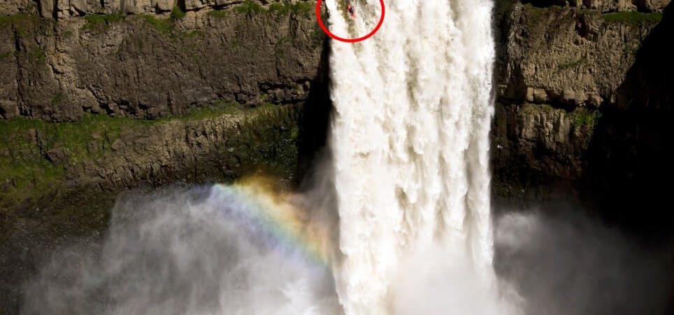 Tyler Bradt jump higher in a 189ft kayak (Official World Record)